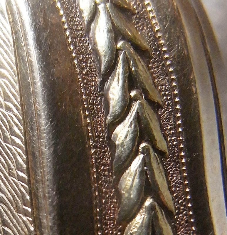 アンティークケース月桂樹の彫金