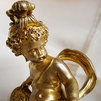 18世紀ブロンズ金鍍金彫刻　アテナ女神の兜をつけたクピド像　ローズクォーツ彫刻　アンティークオブジェ