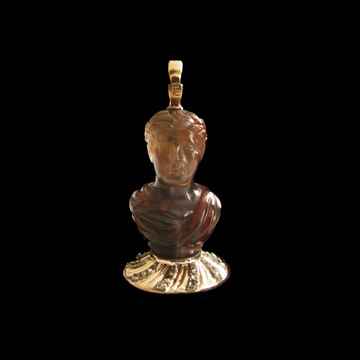 古代ローマ初代皇帝アウグストゥス像　哲学者ソクラテスのインタリオ付　フランス　18世紀前期 インタリオ　古代ローマ時代　アゲート・18金・ダイヤモンド・銀 アンティークジュエリー＆オブジェ　ルーヴルアンティーク