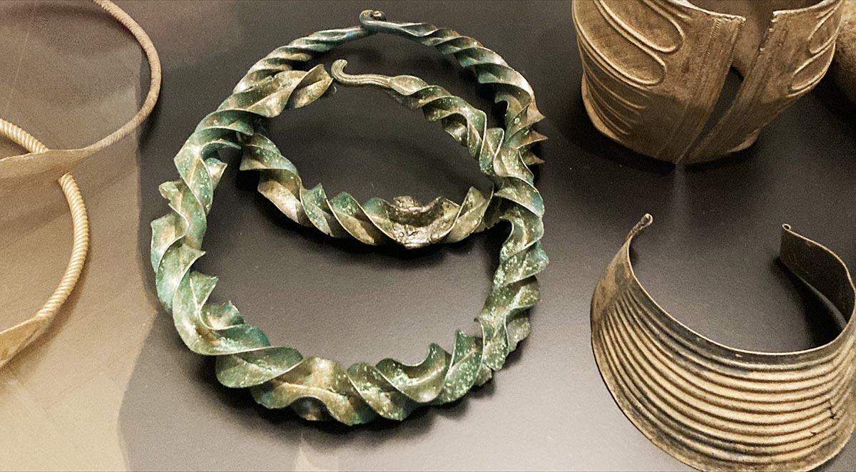 アンティークジュエリー・コラム　古代の装身具 1　世界最古の　ルーヴルアンティーク　アンティークジュエリー＆オブジェ